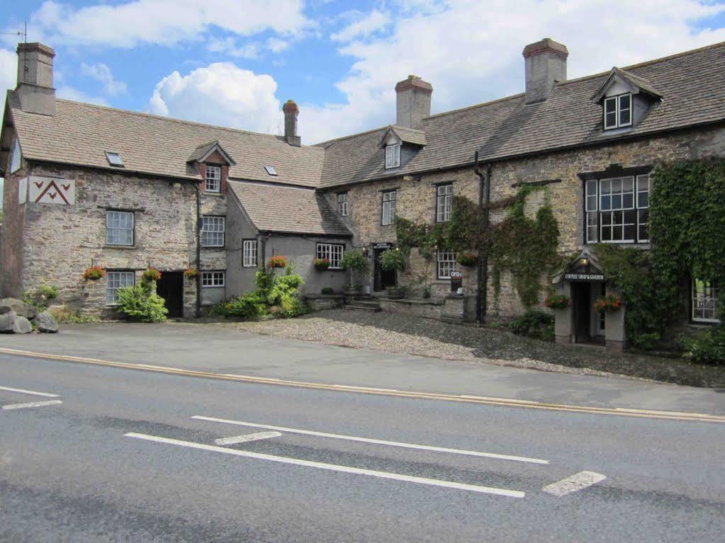 The Three Cocks Coaching Inn Glasbury Exterior photo