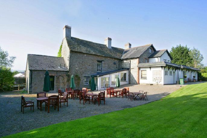 The Three Cocks Coaching Inn Glasbury Exterior photo